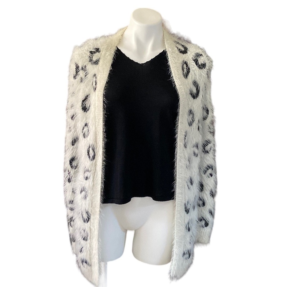 Apt. 9 Shaggy Black and White Open Leopard Sweater Soft Cozy Casual Wint…